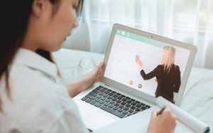 【徹底比較】eラーニングシステム22選！特徴や目的を比較しながらご紹介！