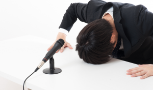 クレーム対応はどう対処すればいい？クレームの電話対応方法を例文も含めて解説！