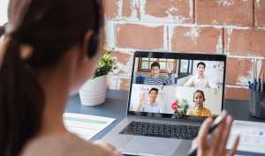 「テレワーク」と「リモートワーク」の違いとは?リモートワークのメリットと注意しなくてはいけない点とは?