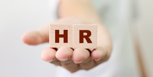 【人事部必見！】いまさら聞けないHRとは？人事部との役割の違いや業務内容を分かりやすく紹介！
