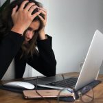 ストレスチェックの実施方法や義務化、制度化されたことでの罰則は!?