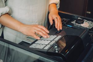POSレジとは?POSレジと従来のレジのメリットを比較をしてみよう!