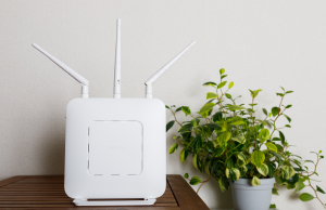 【法人向け】置くだけWiFi(ホームルーター)のおすすめ4選!速度や料金で徹底比較