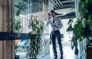 【法人向け】無線LANのアクセスポイントとは?ルーターとの違いや設定の方法も解説