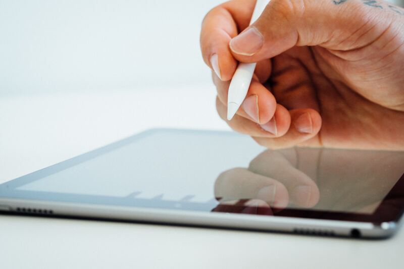 タブレット・iPad対応の勤怠管理システムおすすめ12選！選び方も紹介